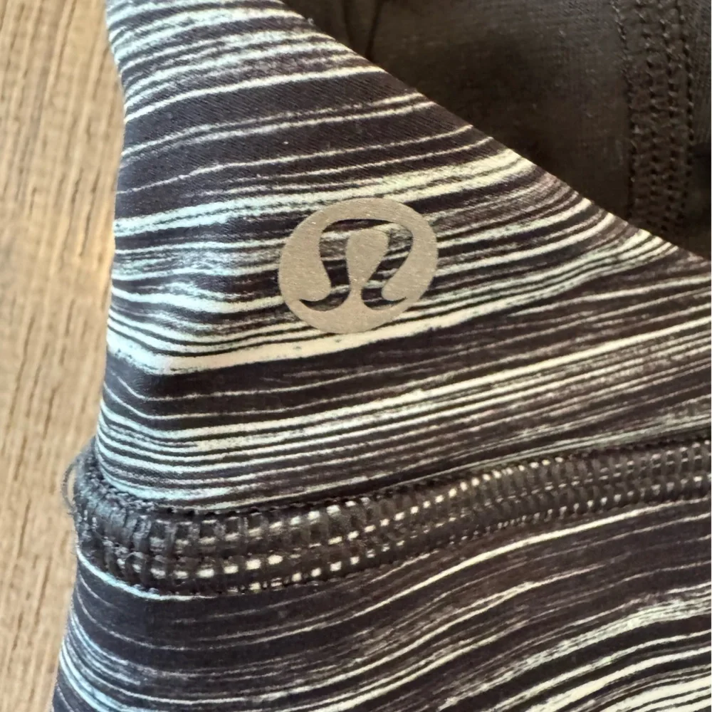 lululemon Fast & Free Bra (nulux) in the Low tide Black and White color size 8